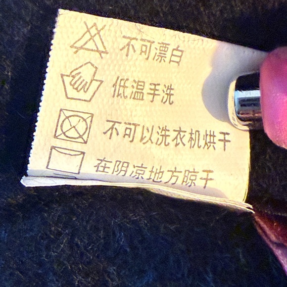 Cashmere Tunic, Black, with 1/4 zip Neck and Side Zip Pockets. Equivalent to XL. - Picture 13 of 13